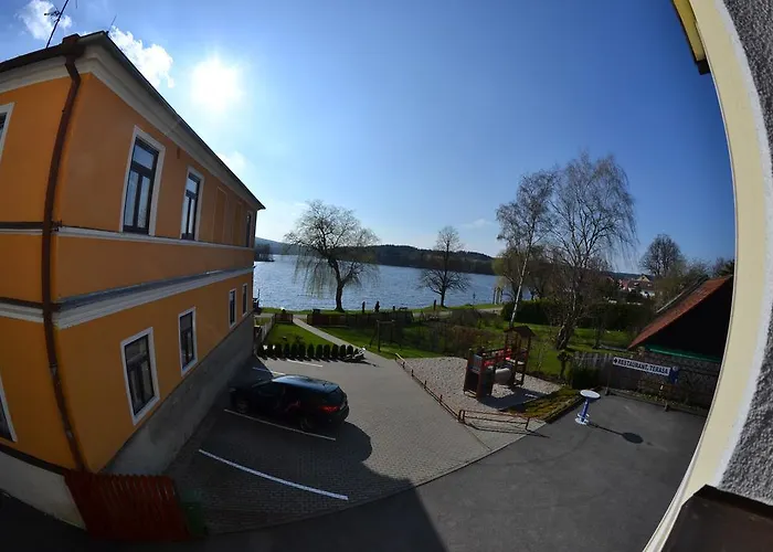 U Jezera Na Namesti Lägenhet Frymburk